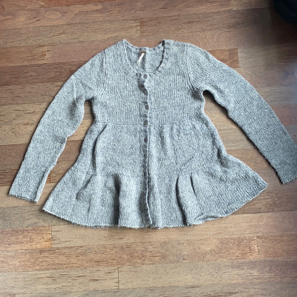 Free People gray medium sweater EUC